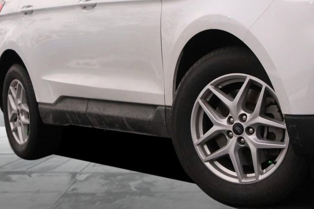 Certified 2024 Ford Edge SEL image 3