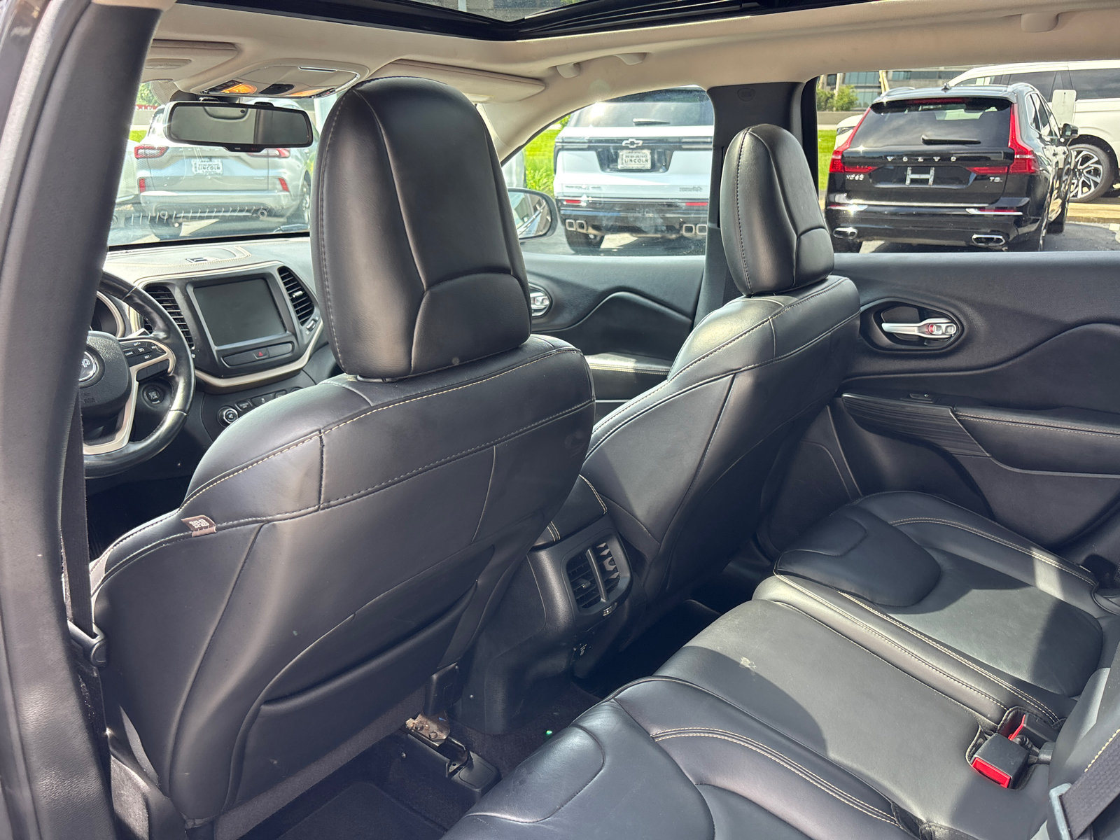 Used 2016 Jeep Cherokee Limited FWD image 25