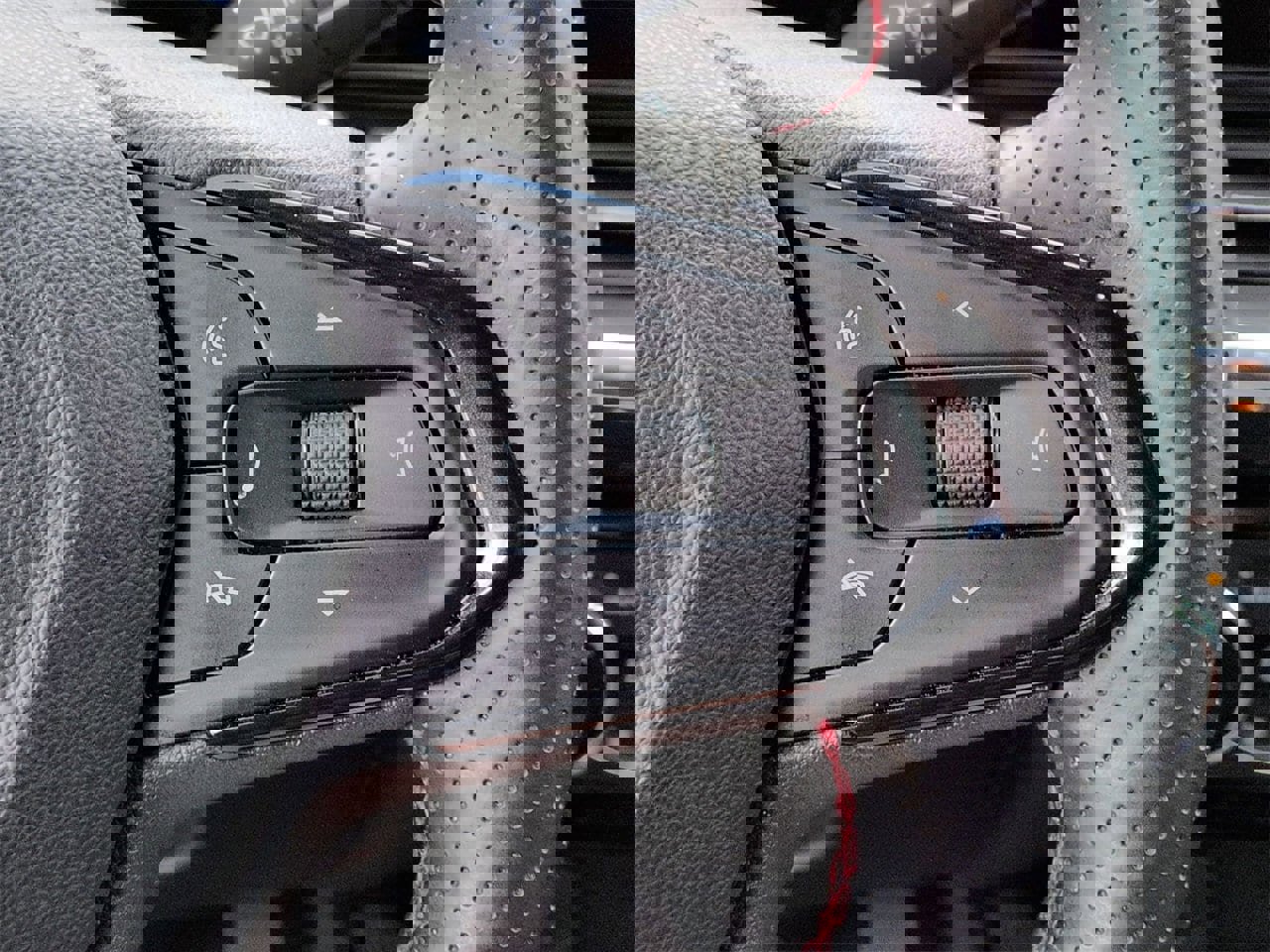 Used 2025 Chevrolet Trax RS w/ Driver Confidence Package image 13