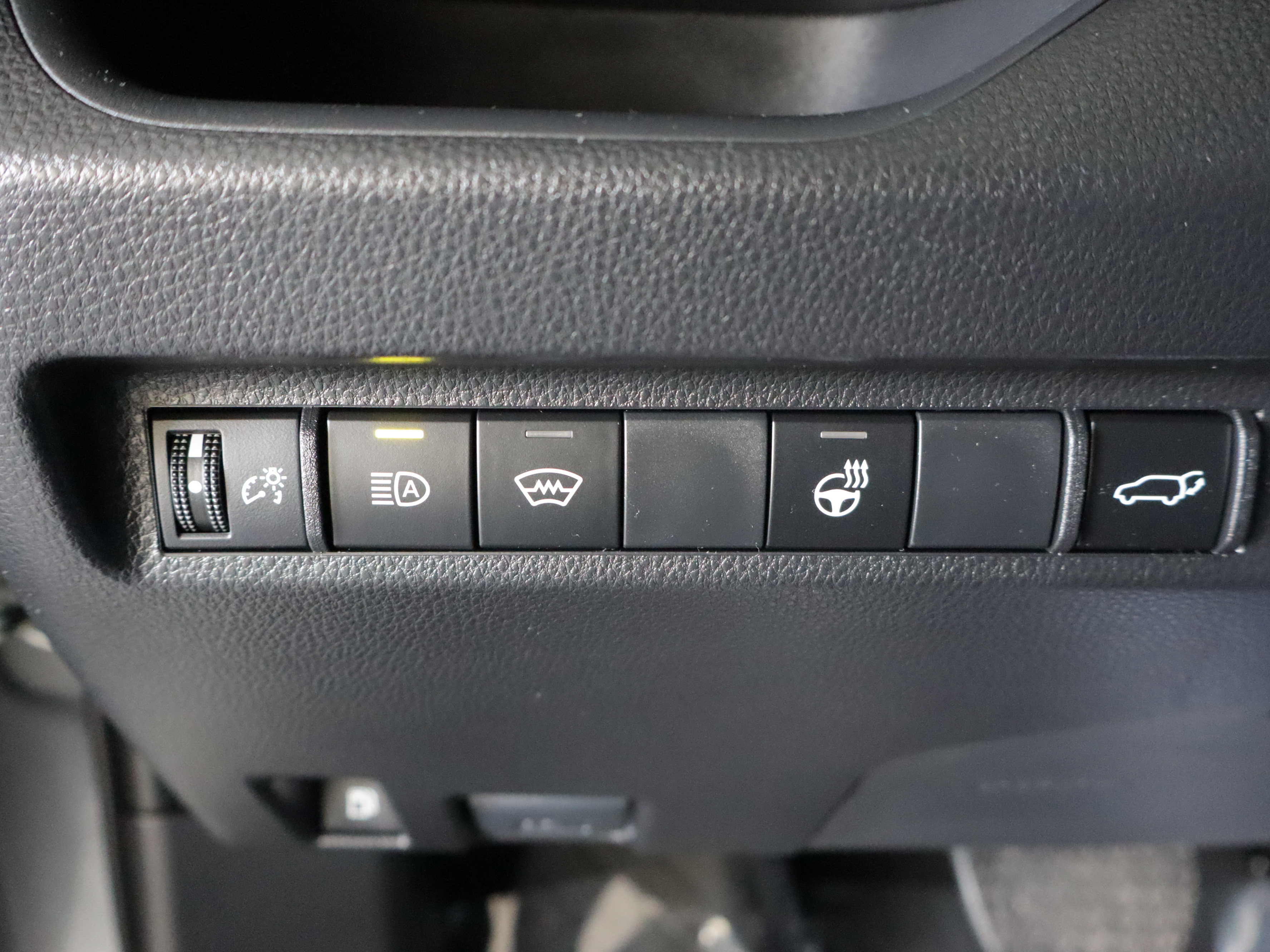 Used 2024 Toyota RAV4 SE w/ Weather & Moonroof Package AWD/4WD image 19