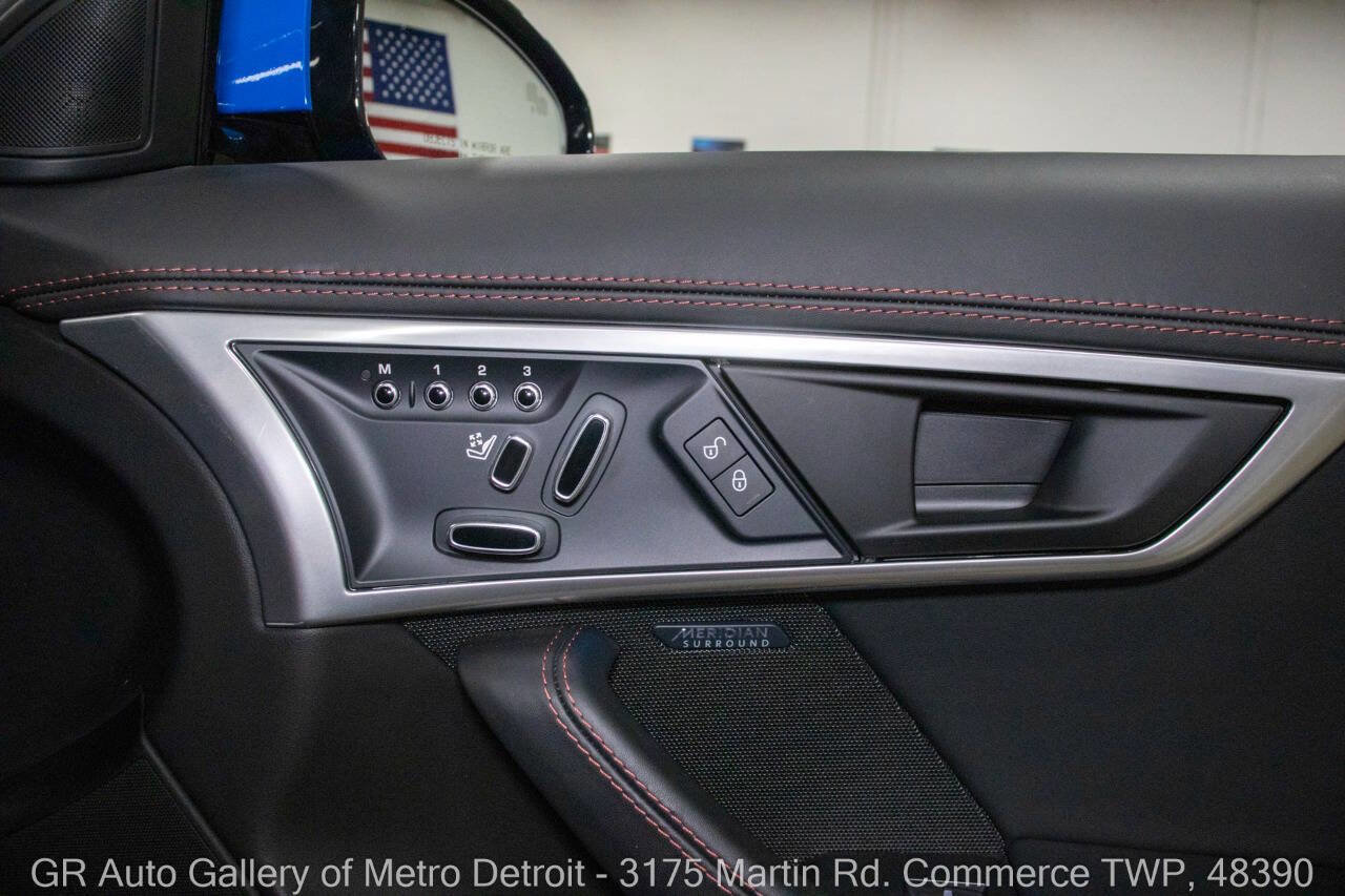 Used 2020 Jaguar F-TYPE R image 35