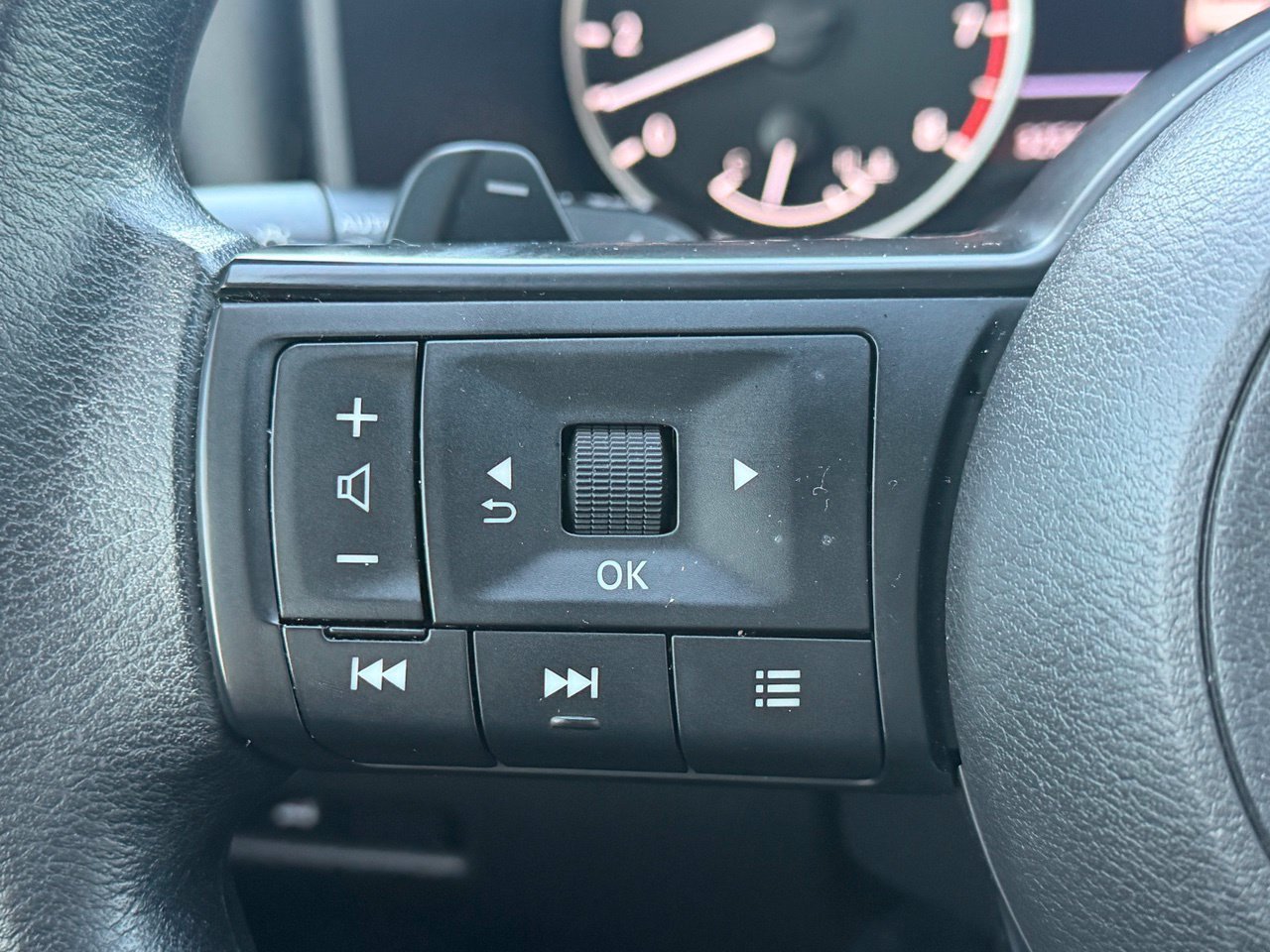 Certified 2024 Nissan Rogue SV FWD image 14