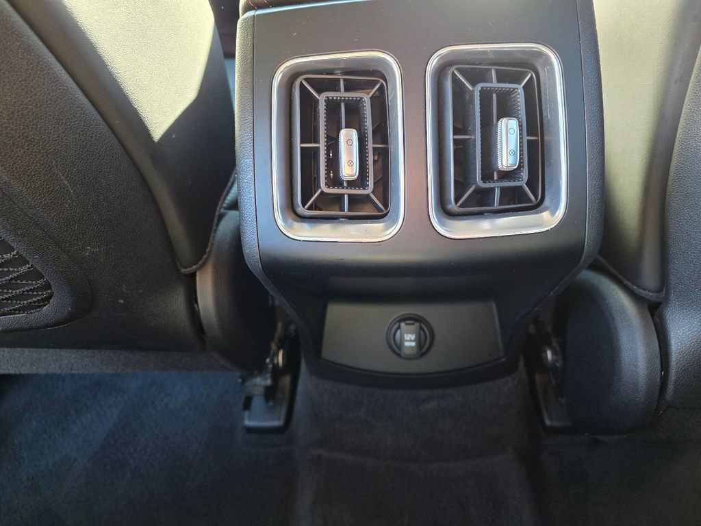 Used 2024 Kia Sorento S image 18