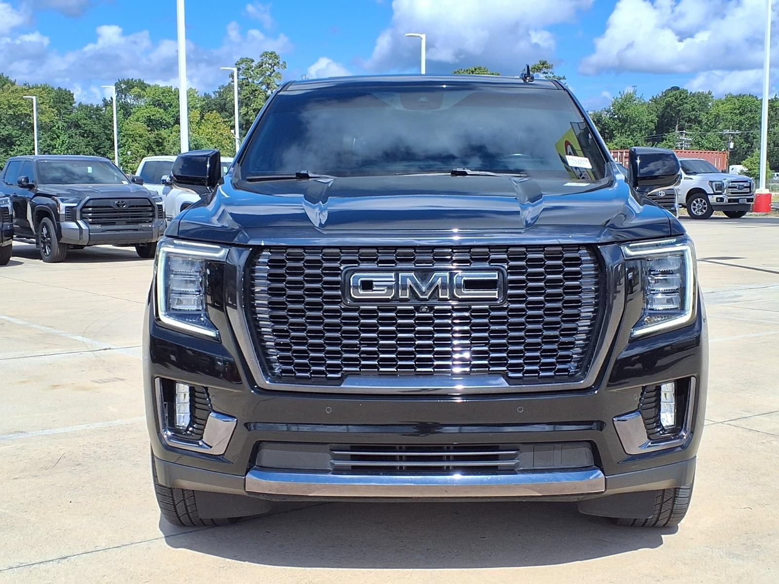 Used 2023 GMC Yukon Denali Ultimate AWD/4WD image 4