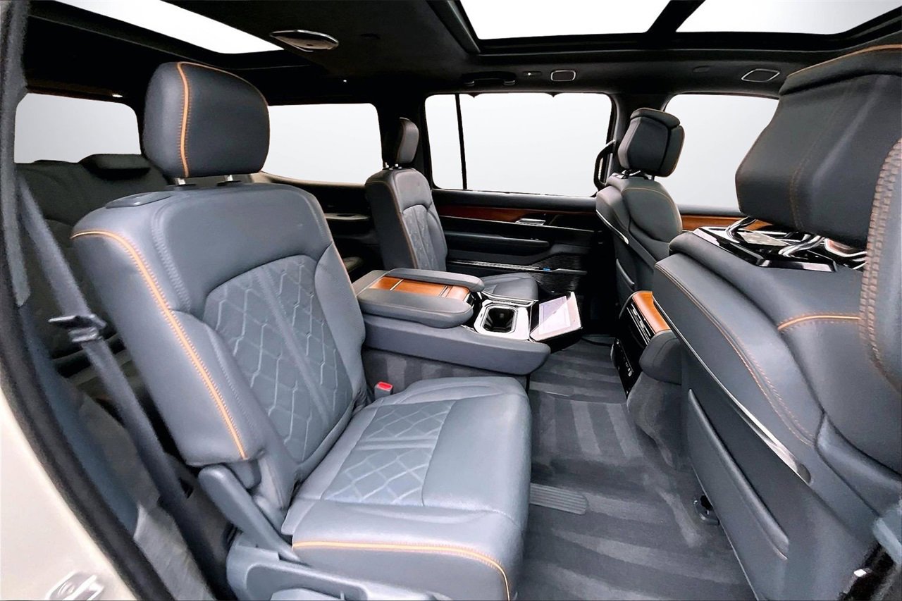 Used 2022 Jeep Grand Wagoneer Series III image 25