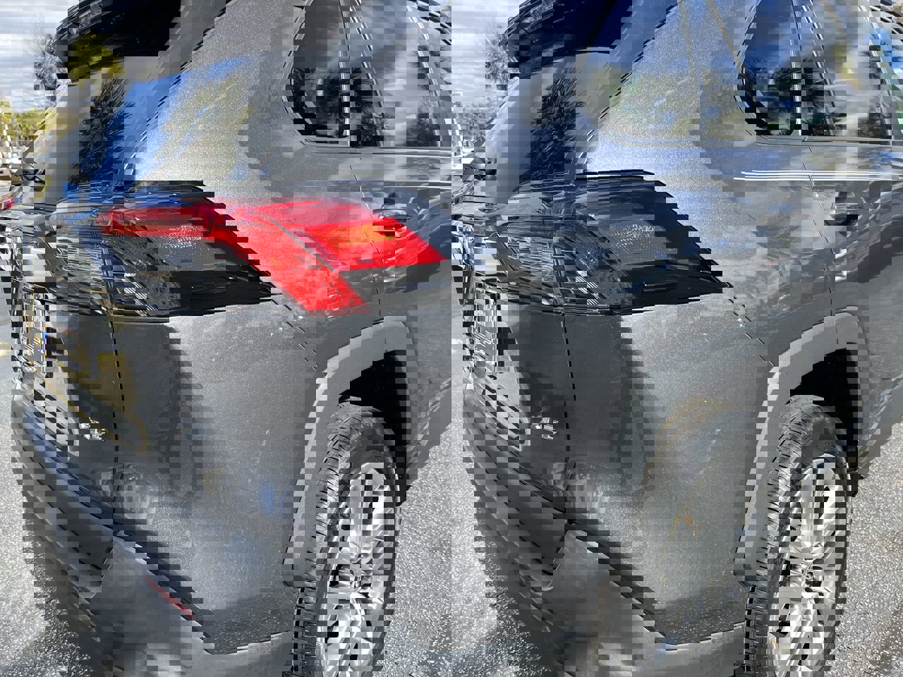 Used 2023 Toyota RAV4 XLE Premium image 10