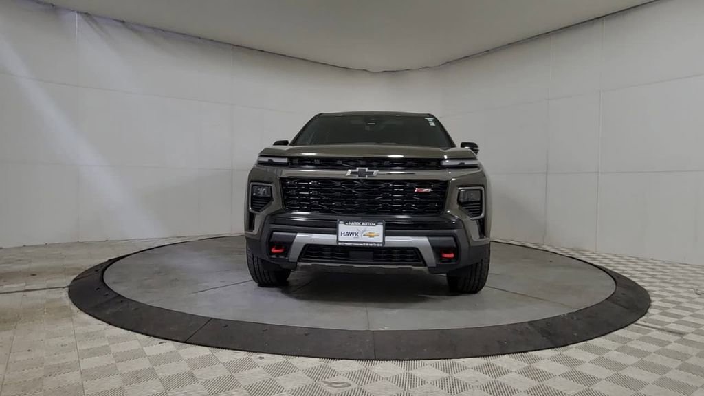 Used 2025 Chevrolet Traverse Z71 w/ Enhanced Driving Package image 3