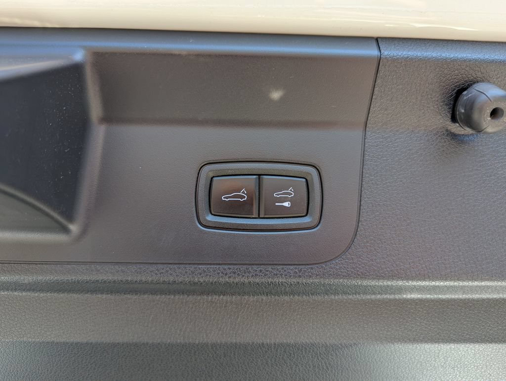 Used 2018 Porsche Panamera RWD image 43