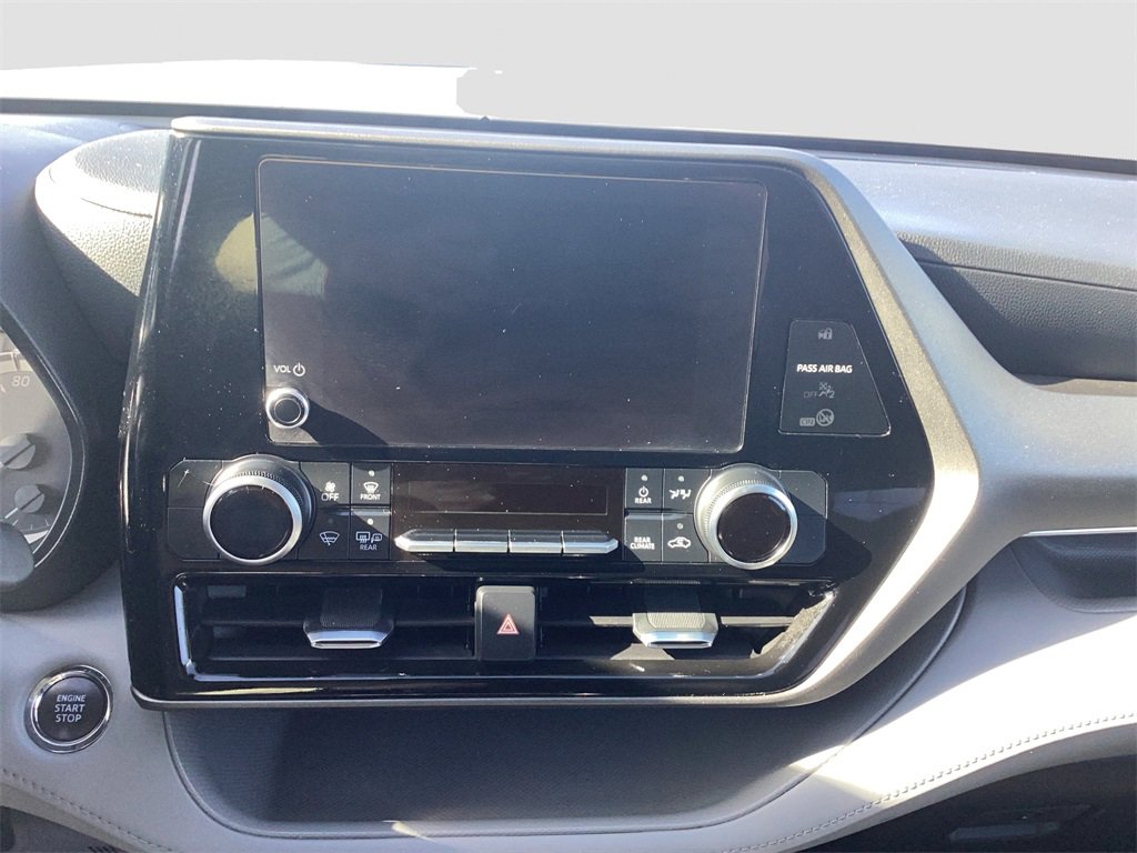Used 2023 Toyota Highlander L image 16
