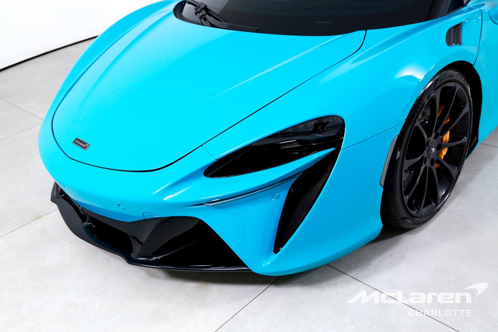Used 2025 McLaren Artura Spider RWD image 27