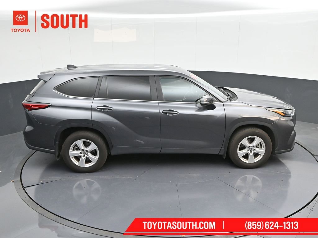 Used 2023 Toyota Highlander L image 50