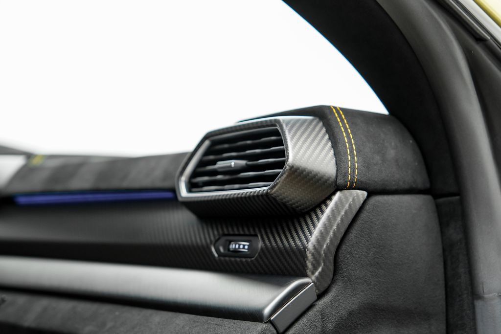 Used 2023 Lamborghini Urus Performante AWD/4WD image 32