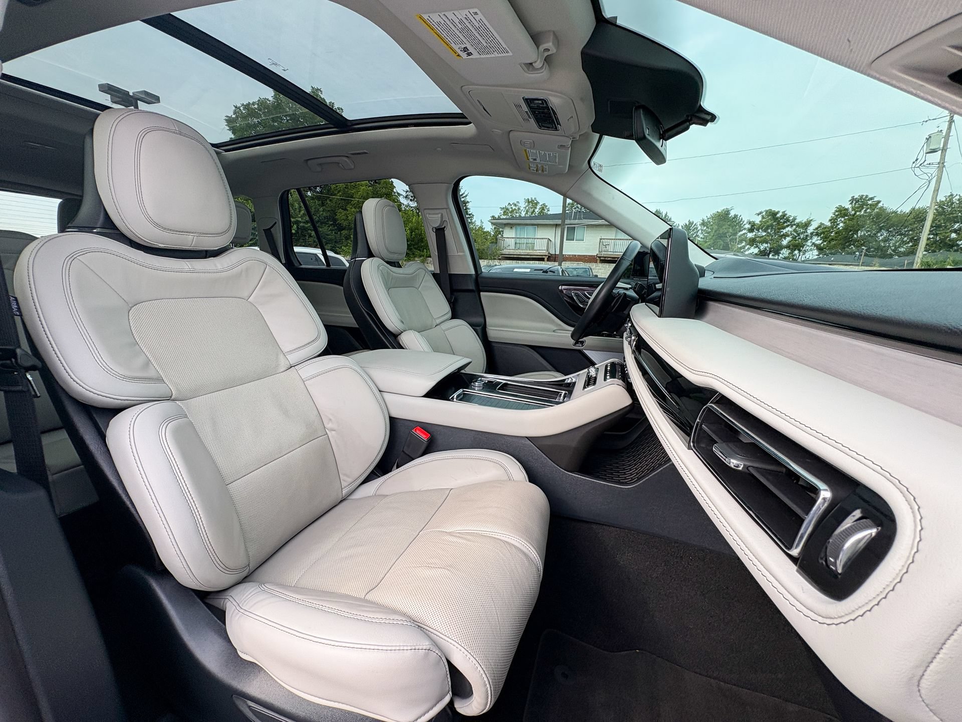 Used 2025 Lincoln Aviator Reserve w/ Luxury Package RWD image 31