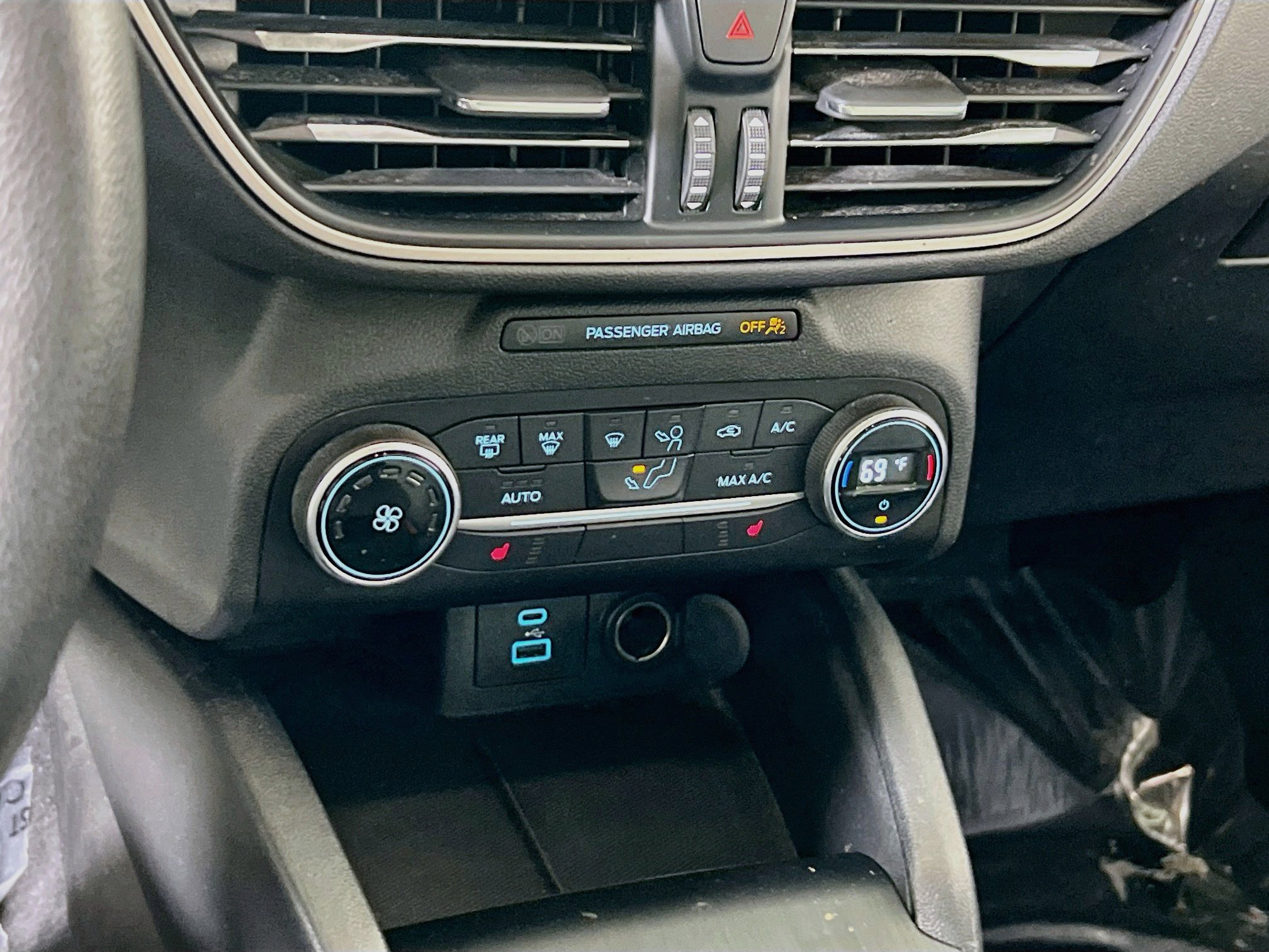 Used 2020 Ford Escape SE image 16