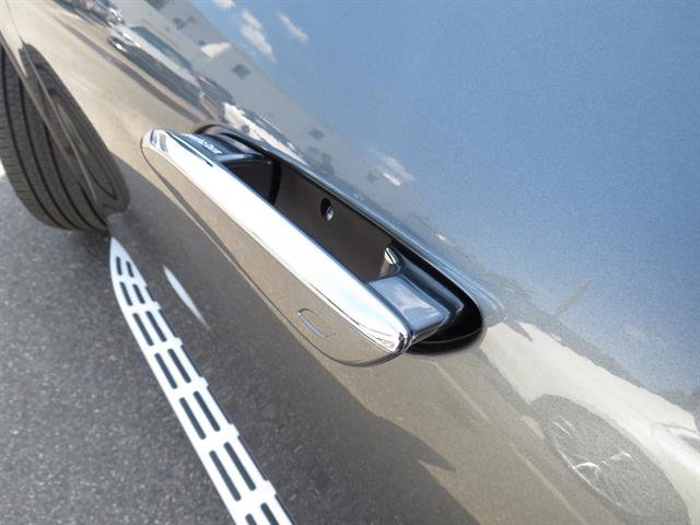 Certified 2023 Mercedes-Benz EQS 450+ 4MATIC SUV w/ Exclusive Trim Package image 33
