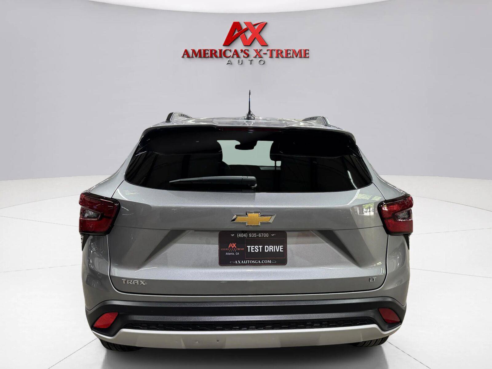 Used 2025 Chevrolet Trax LT w/ Sunroof Package FWD image 6