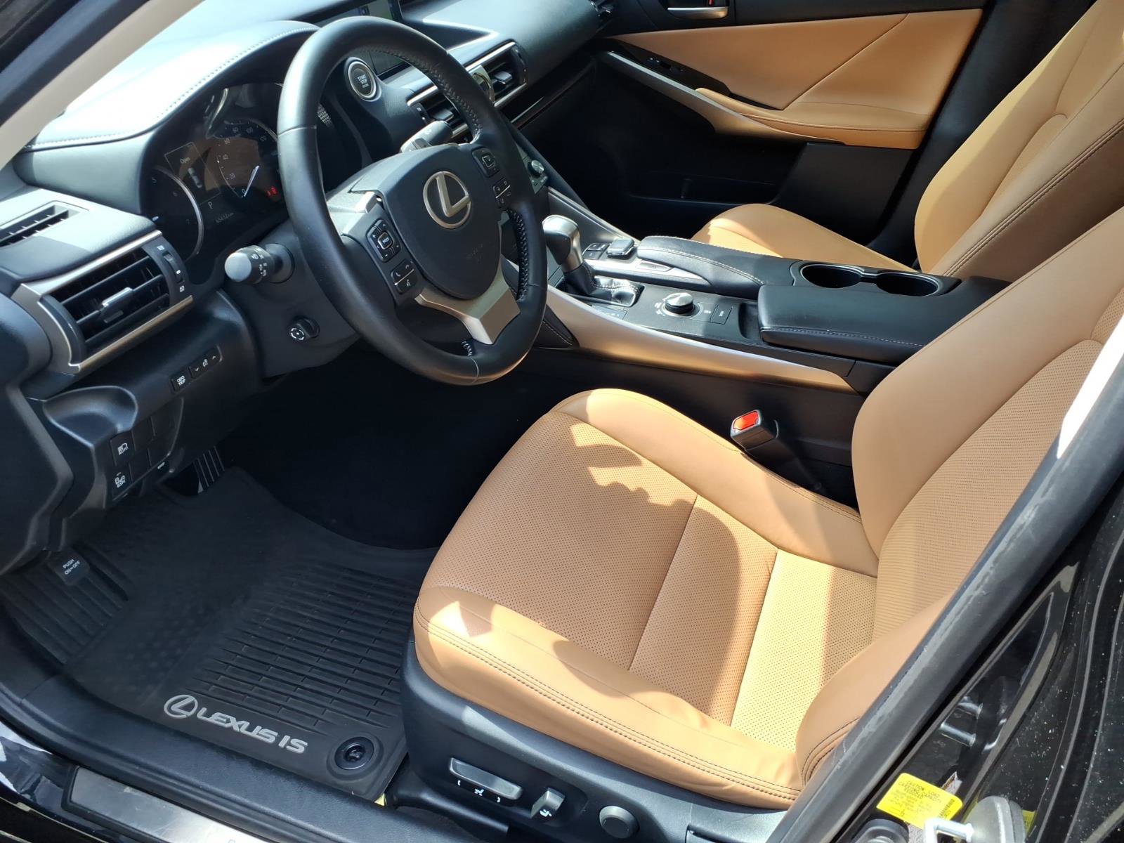 Used 2018 Lexus IS 300 AWD w/ Comfort Package image 17