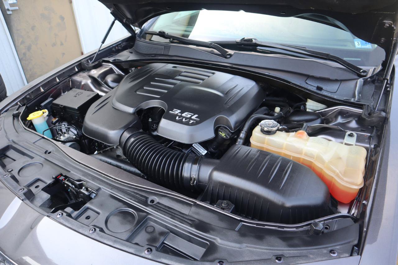 Used 2015 Chrysler 300 C w/ Light Group RWD image 34