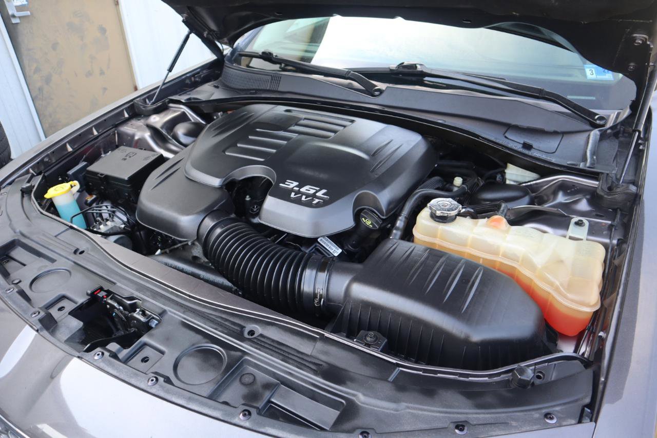 Used 2015 Chrysler 300 C w/ Light Group image 34