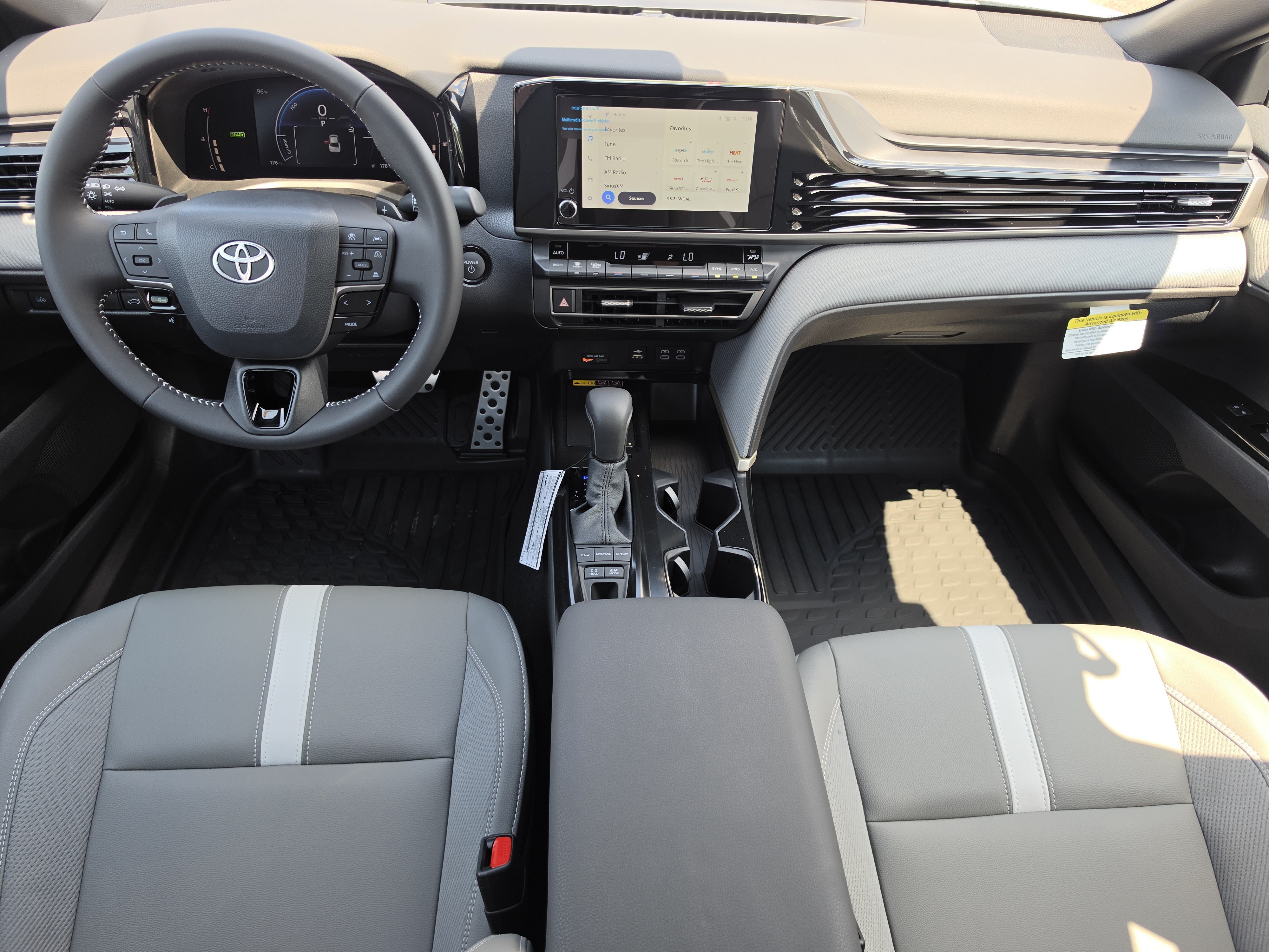 Used 2026 Toyota Camry SE w/ Convenience Package FWD image 8