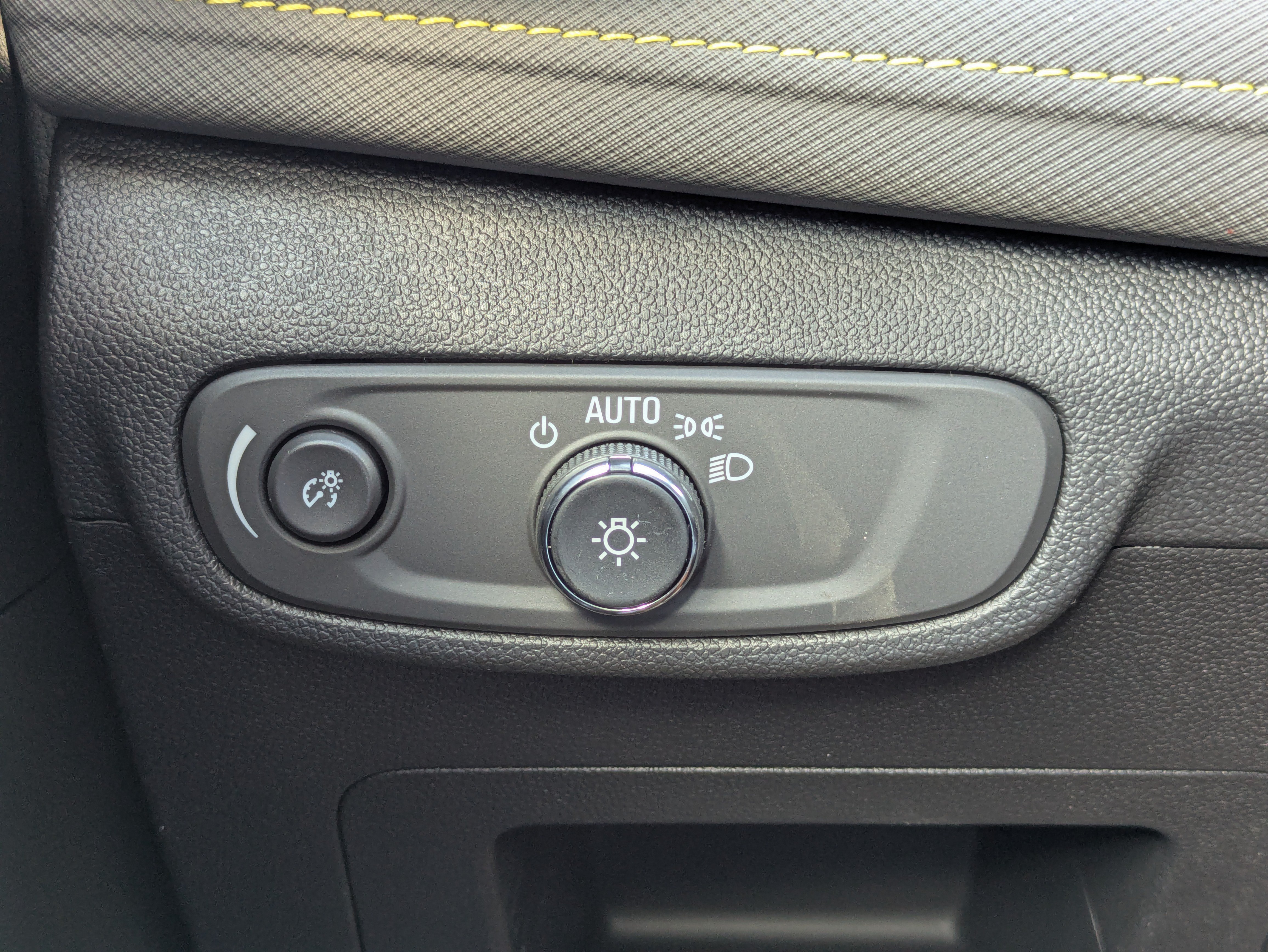 New 2025 Chevrolet TrailBlazer ACTIV w/ Convenience Package FWD image 15