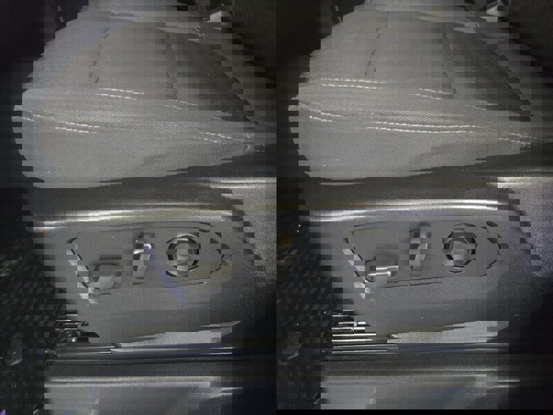 Used 2025 Chevrolet Silverado 1500 LT image 17