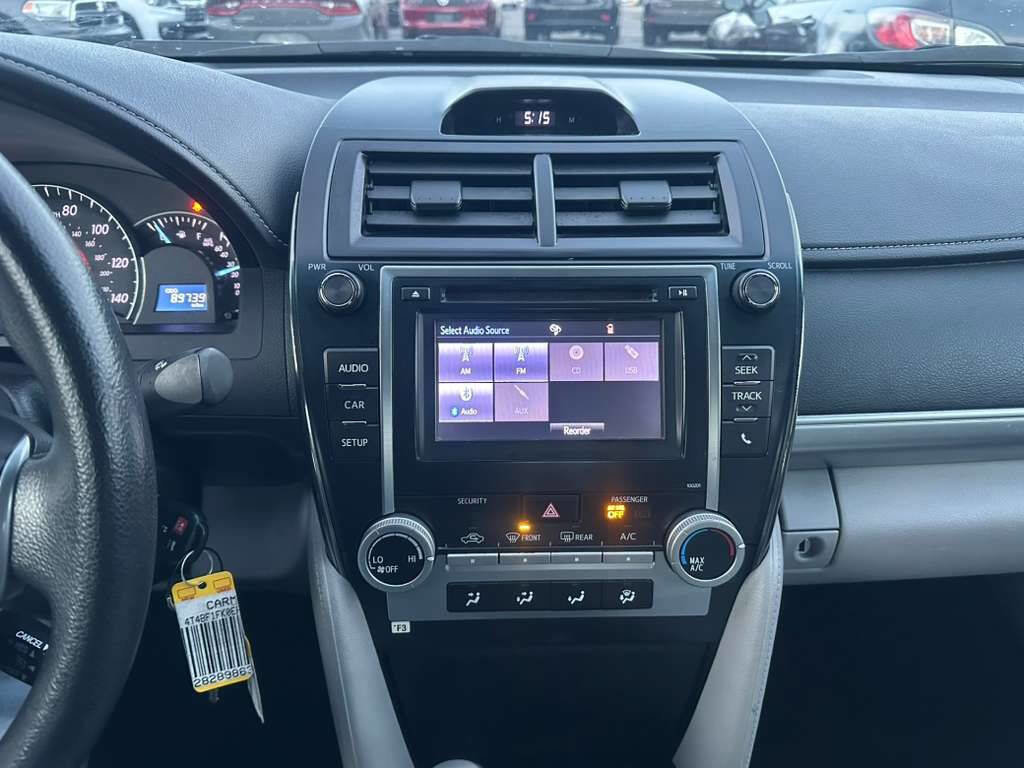 Used 2014 Toyota Camry L image 15