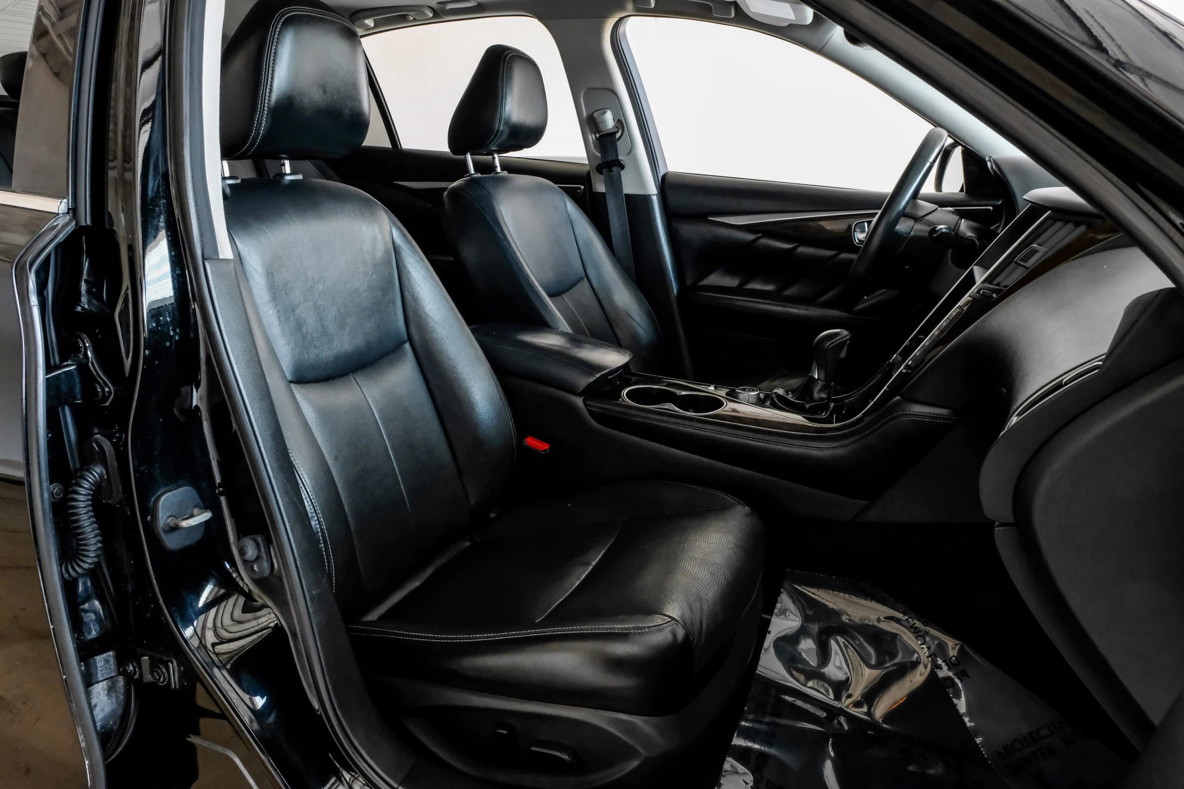 Used 2016 INFINITI Q50 3.0t Premium w/ Driver Assistance Package image 31