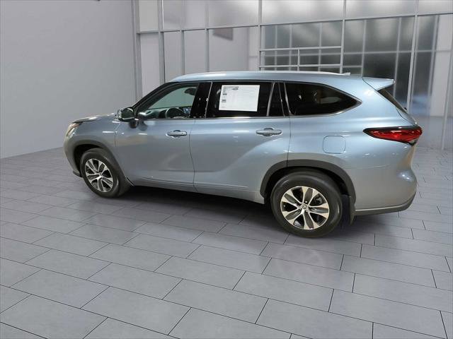 Certified 2022 Toyota Highlander XLE image 6