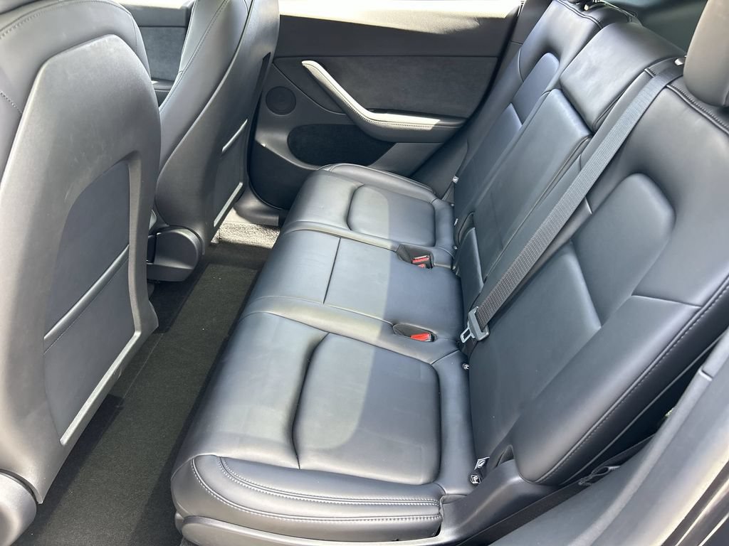 Used 2025 Tesla Model Y Long Range AWD/4WD image 25