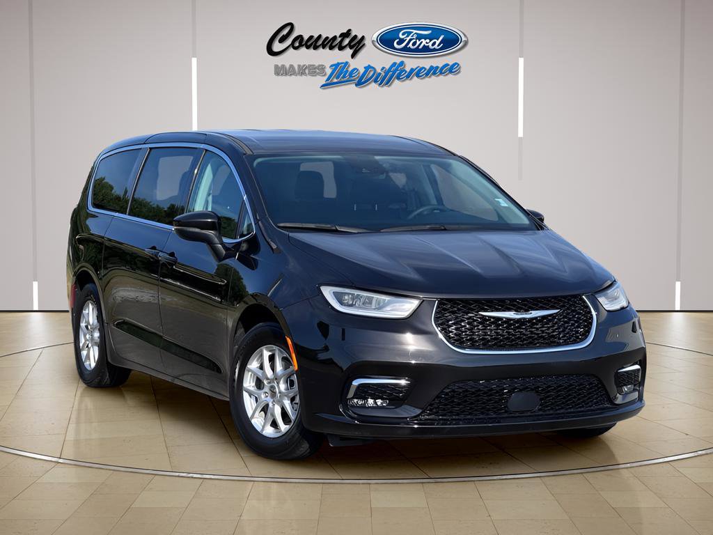 Used 2023 Chrysler Pacifica Touring-L FWD image 1
