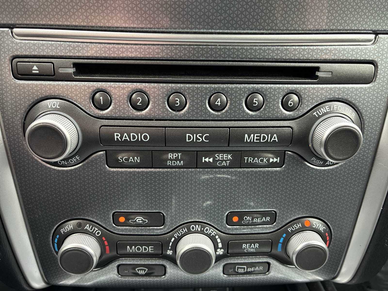 Used 2019 Nissan Pathfinder SL image 16