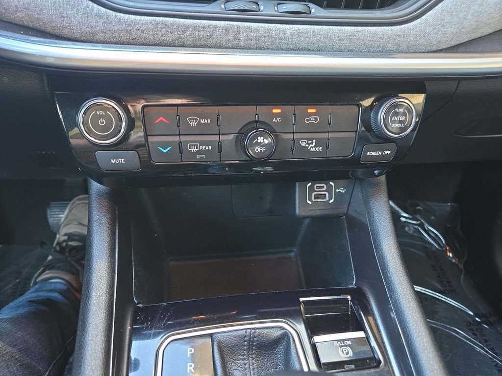 Used 2024 Jeep Compass Latitude image 23