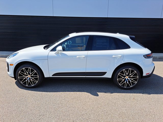 Certified 2025 Porsche Macan AWD/4WD image 2