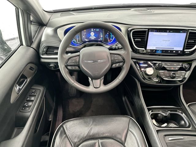 Used 2024 Chrysler Pacifica Premium image 11