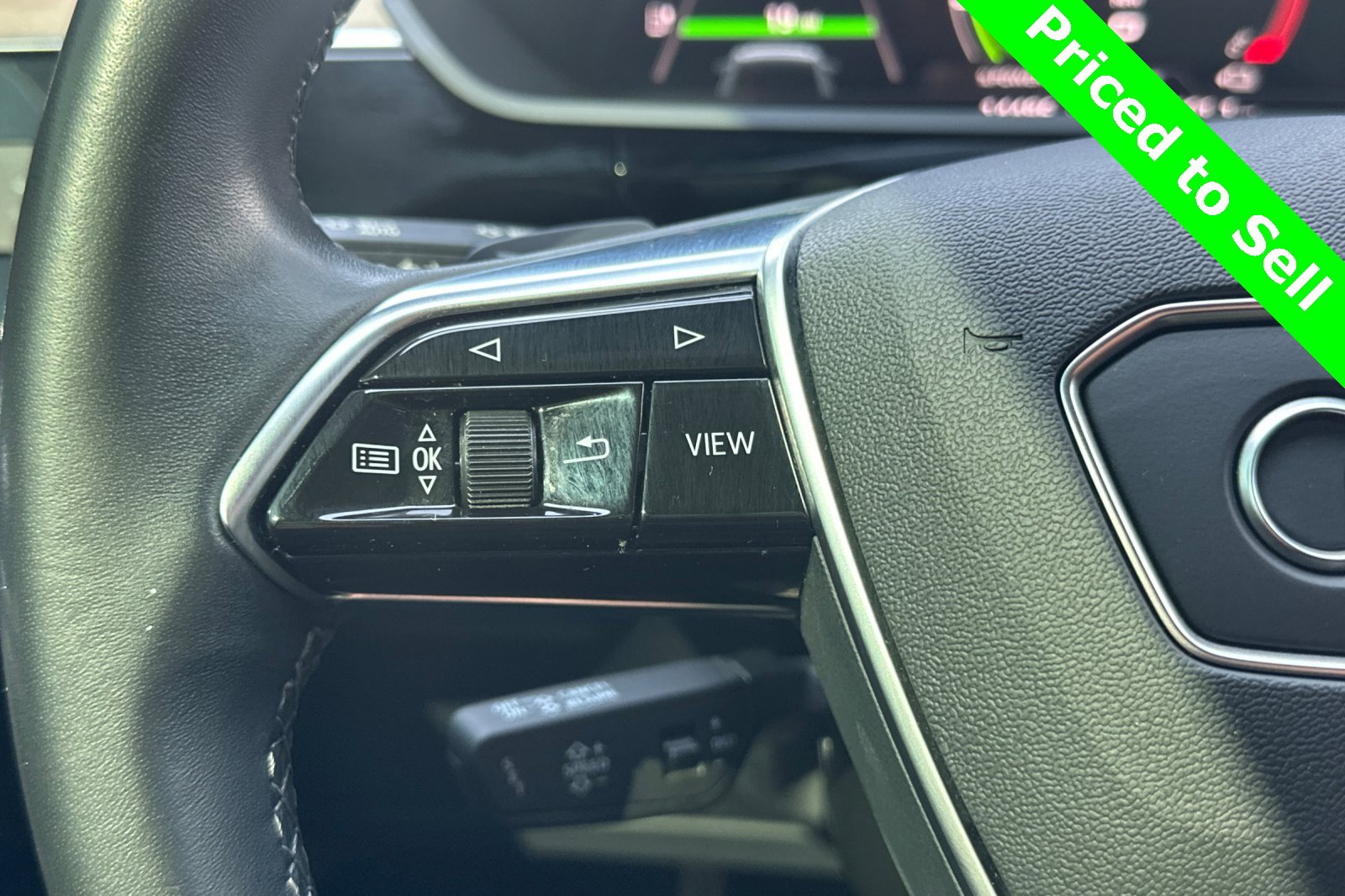 Used 2024 Audi Q8 e-tron Premium image 31