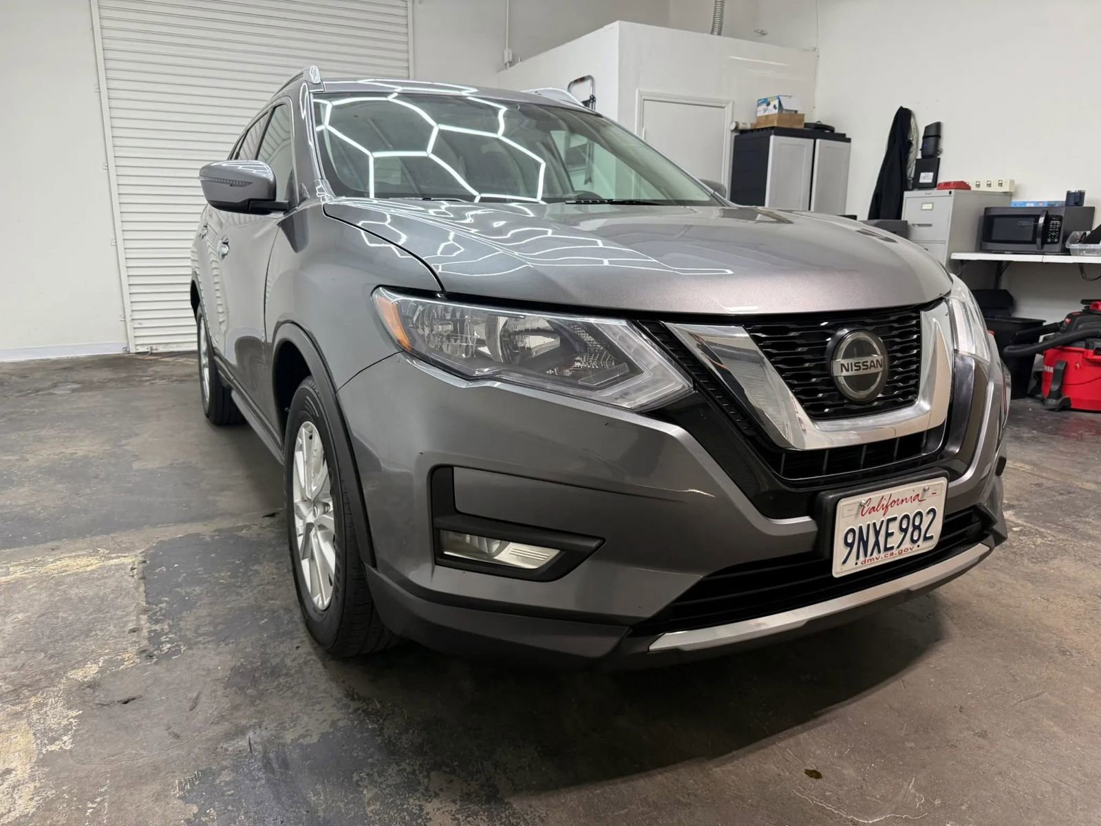 Used 2018 Nissan Rogue SV image 4