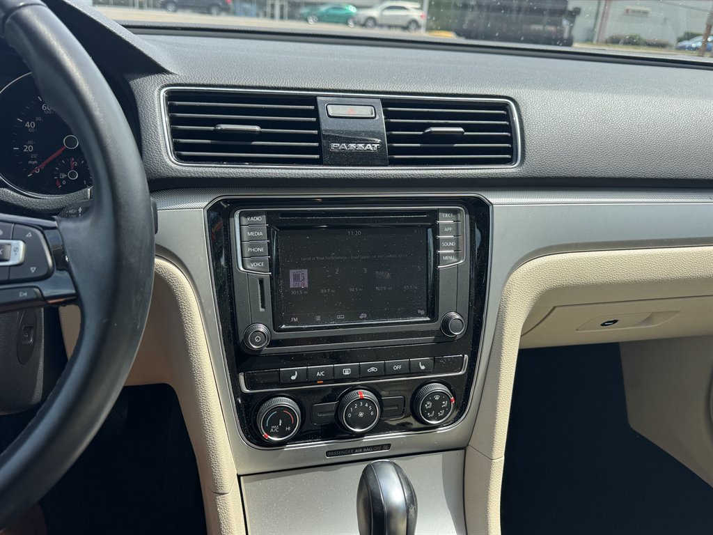 Used 2019 Volkswagen Passat 2.0T Wolfsburg w/ Wheels & Sunroof Package FWD image 8