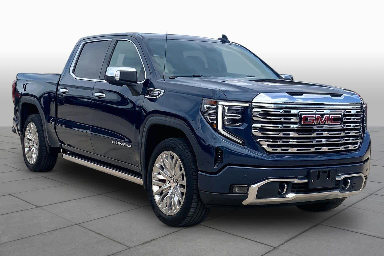 Used 2022 GMC Sierra 1500 Denali w/ Technology Package AWD/4WD image 3