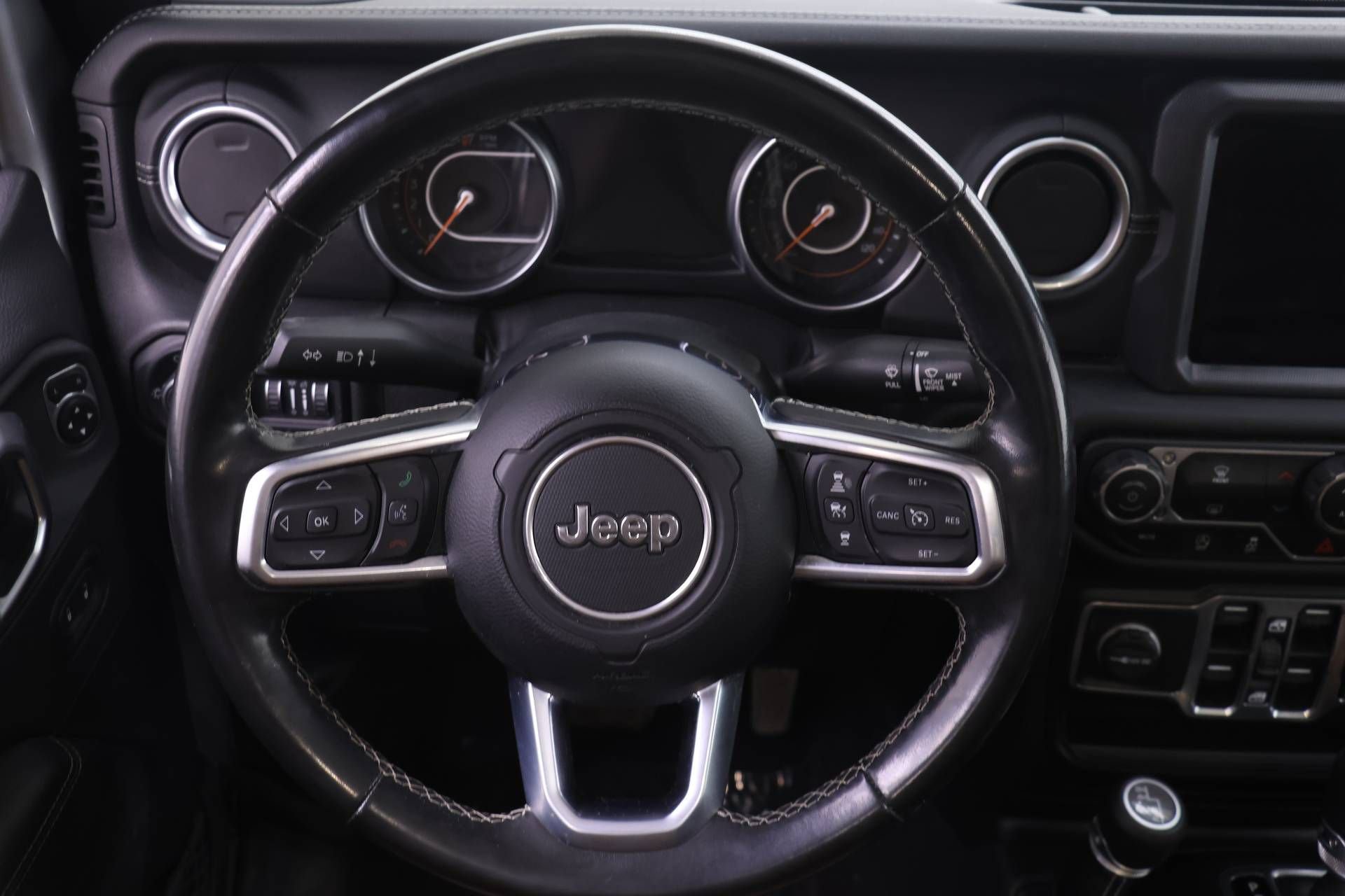 Used 2020 Jeep Gladiator Overland AWD/4WD image 13