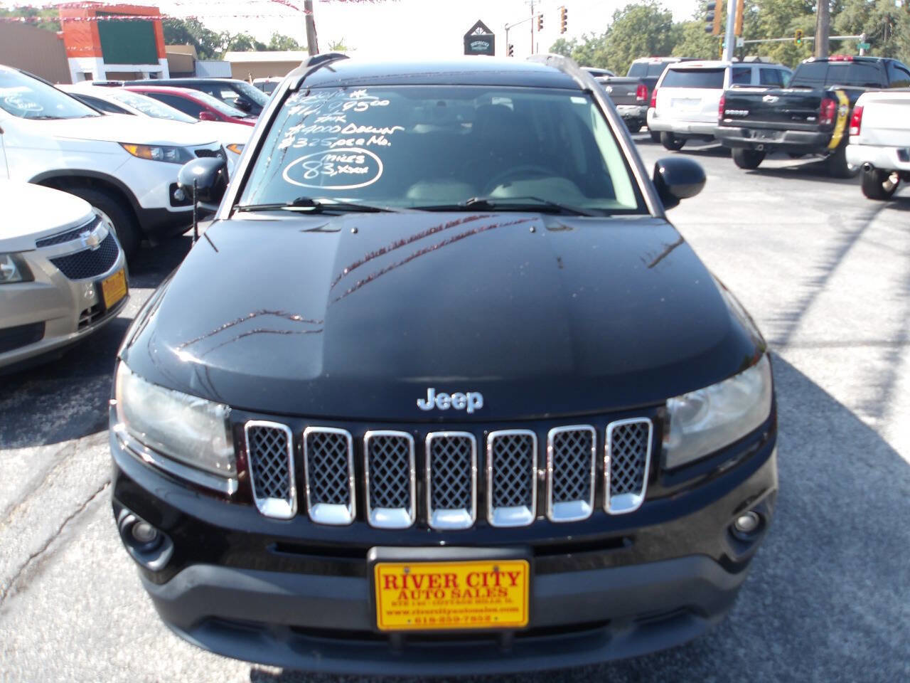Used 2016 Jeep Compass Latitude image 2