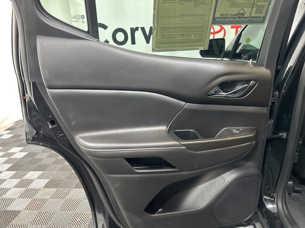 Used 2023 GMC Acadia SLT w/ Technology Package image 20