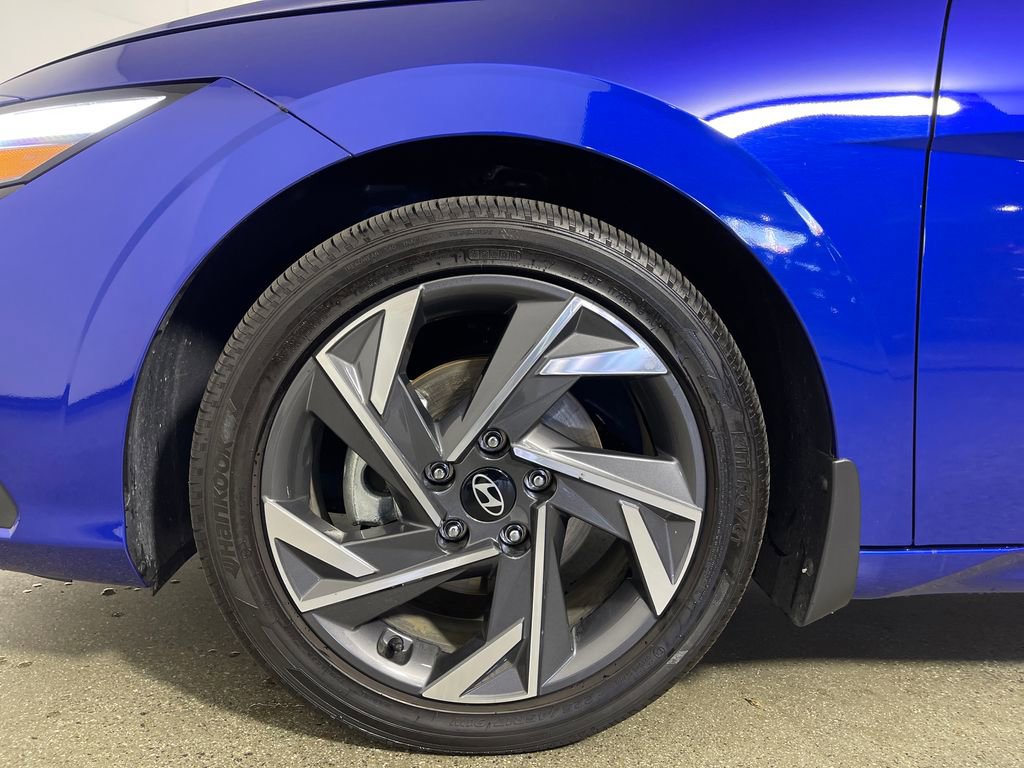 Certified 2025 Hyundai Elantra SEL FWD image 11