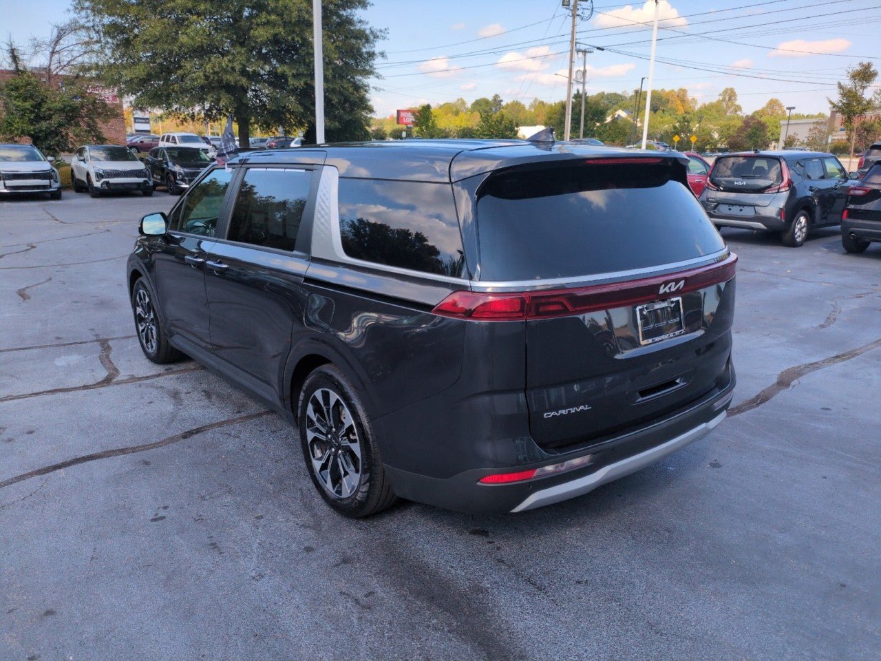 Certified 2024 Kia Carnival EX FWD image 5