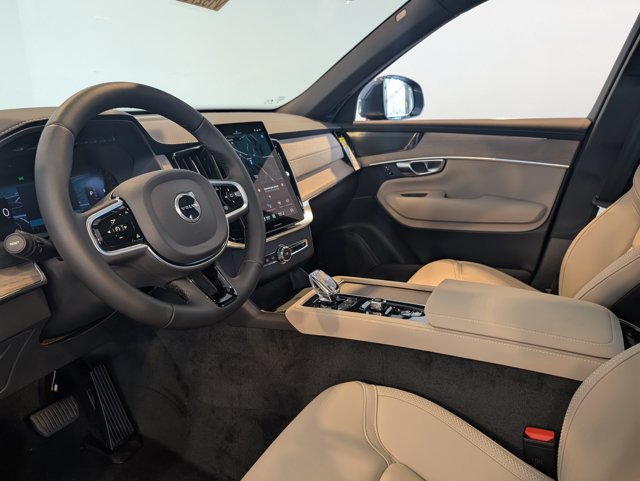 Used 2026 Volvo XC90 B6 Plus w/ Protection Package Premier AWD/4WD image 12