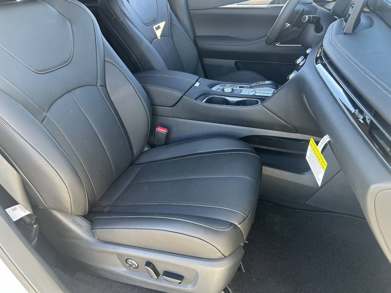 New 2026 INFINITI QX60 Luxe w/ Cargo Package image 11