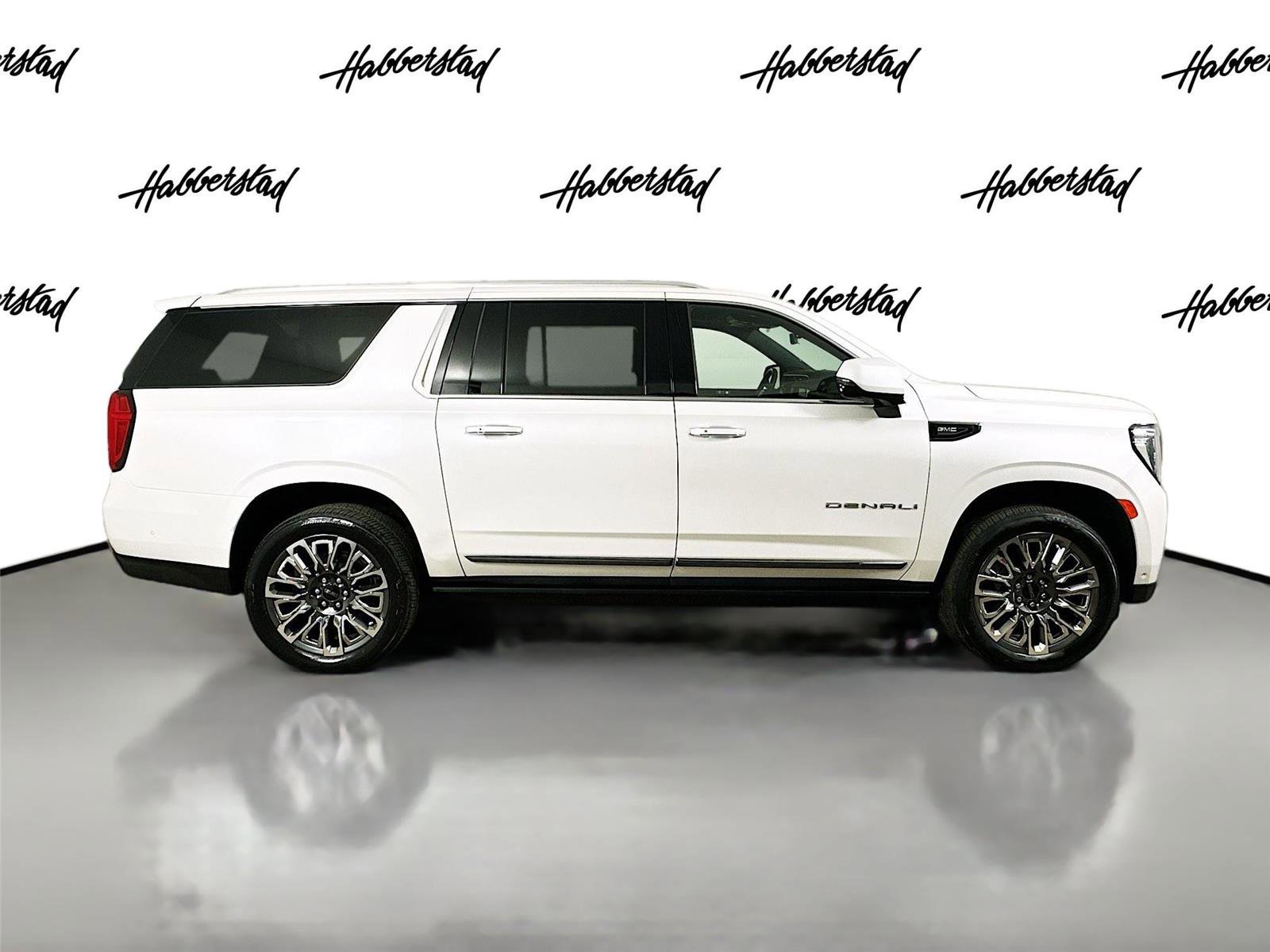 Used 2023 GMC Yukon XL Denali Ultimate image 4