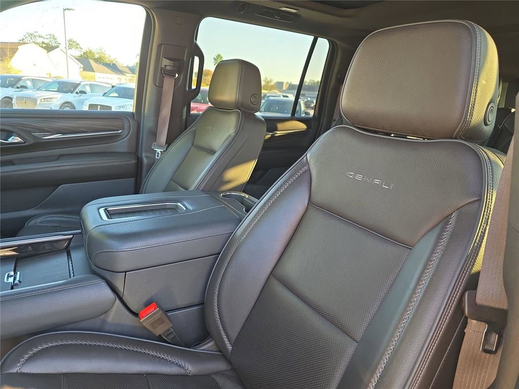 Used 2023 GMC Yukon XL Denali image 17
