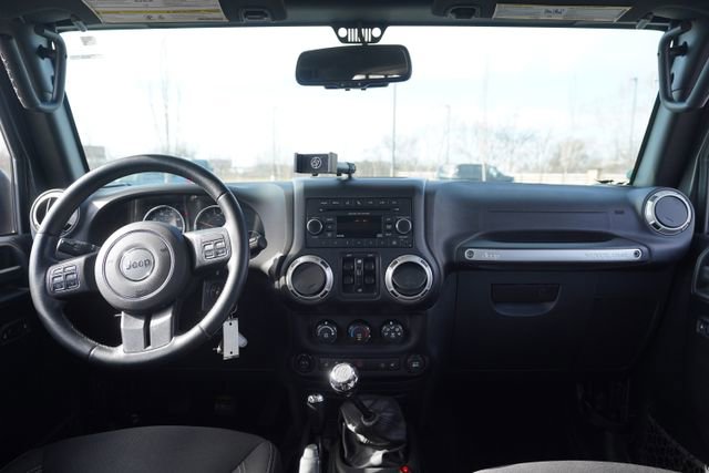 Used 2016 Jeep Wrangler Unlimited Rubicon w/ Connectivity Group image 26