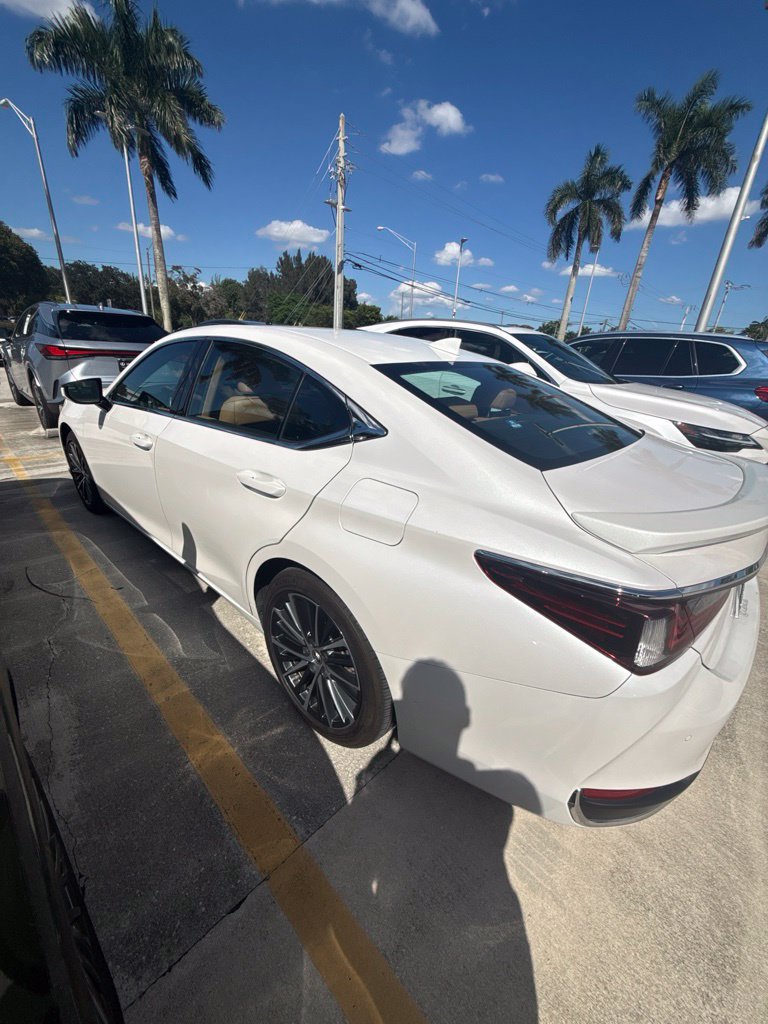 Certified 2025 Lexus ES 300h w/ Premium Package FWD image 7